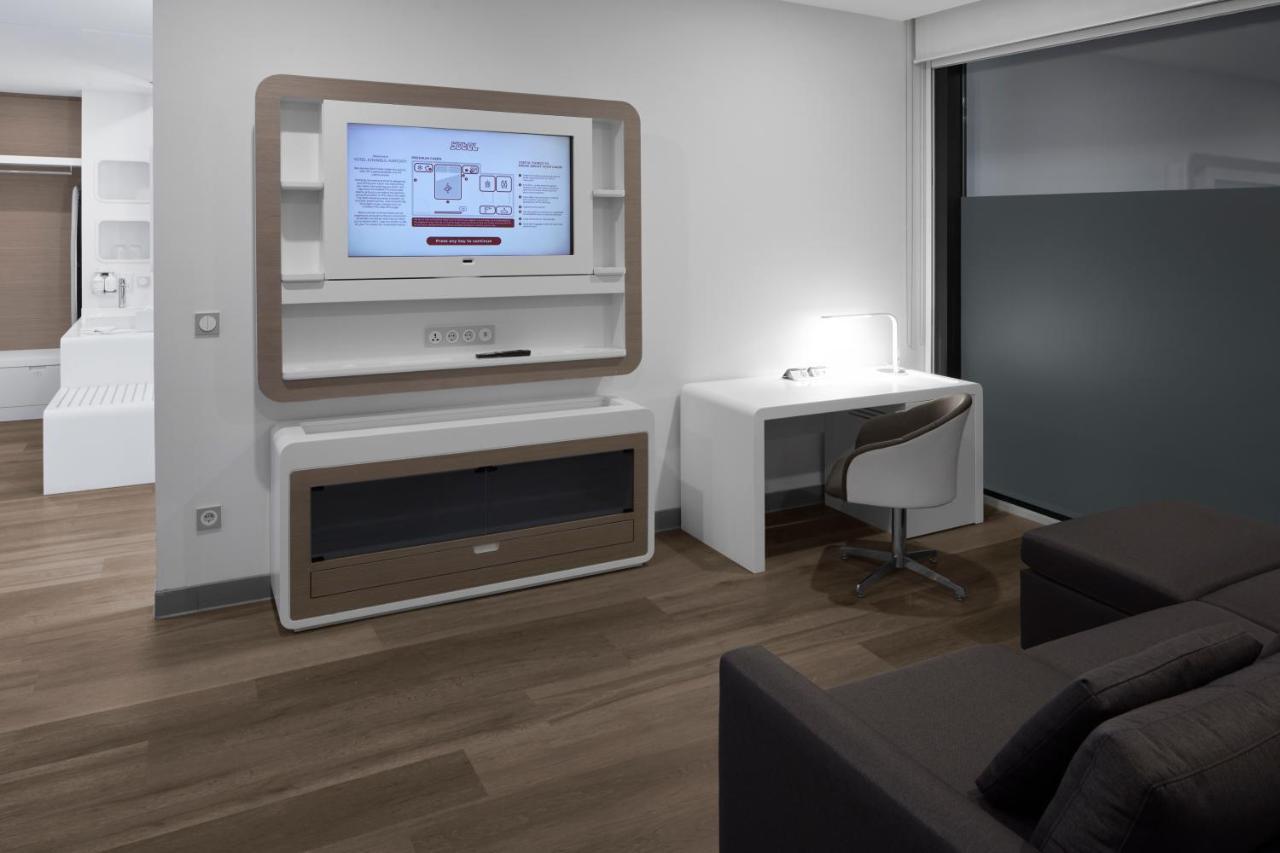 Yotelair Istanbul Airport, Duty Free - International Transit Area מראה חיצוני תמונה