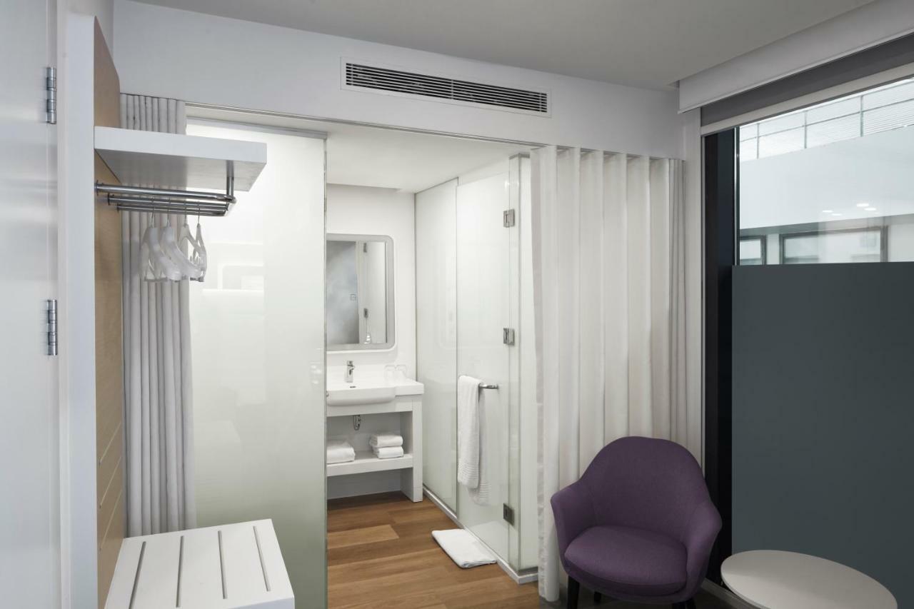 Yotelair Istanbul Airport, Duty Free - International Transit Area מראה חיצוני תמונה